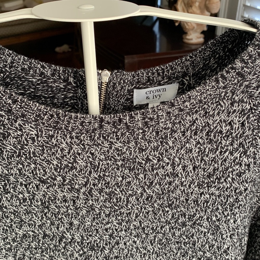 Crown‎ snd ivy zip back sweater. Never worn